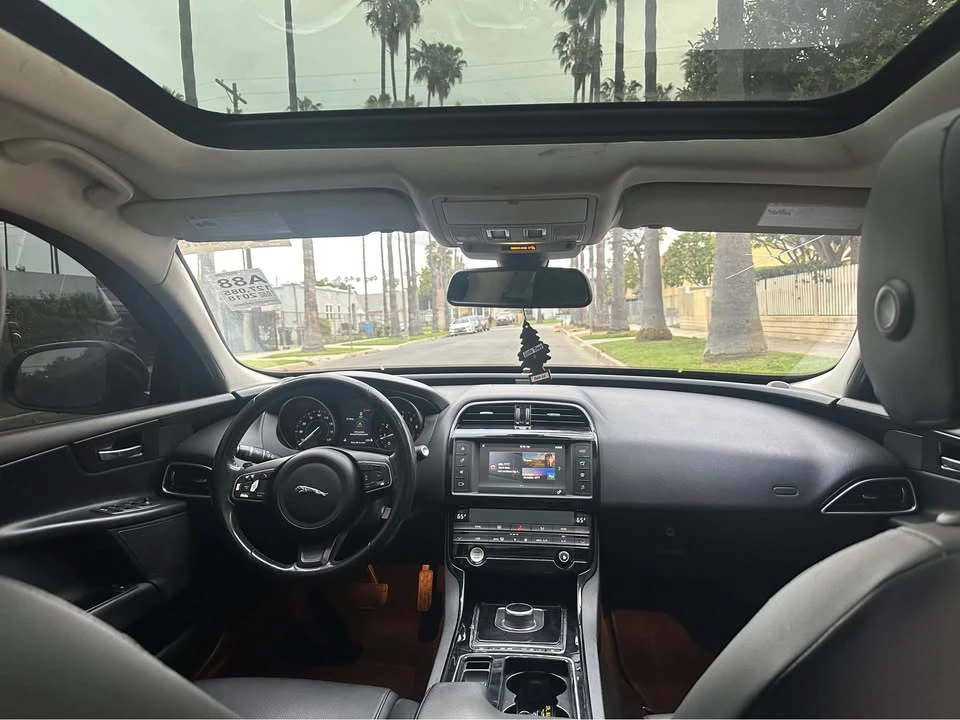 2018 Jaguar XE - Image 3 of 10