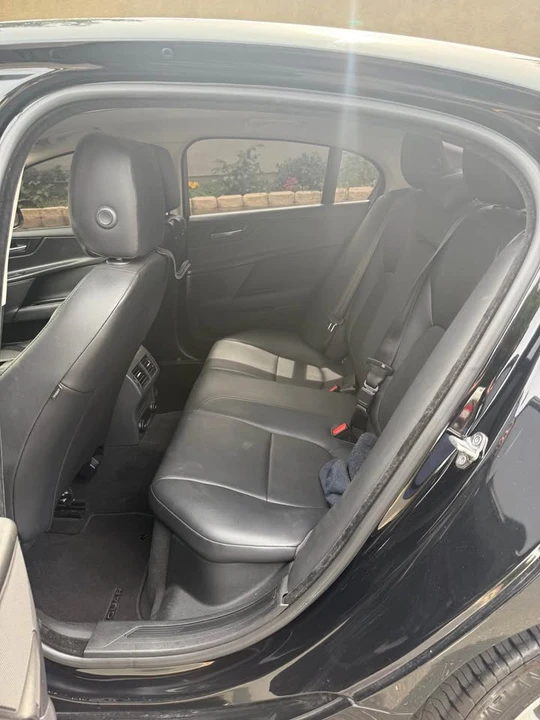 2018 Jaguar XE - Image 7 of 13