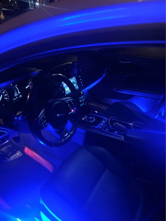 2018 Jaguar XE - Image 8 of 9