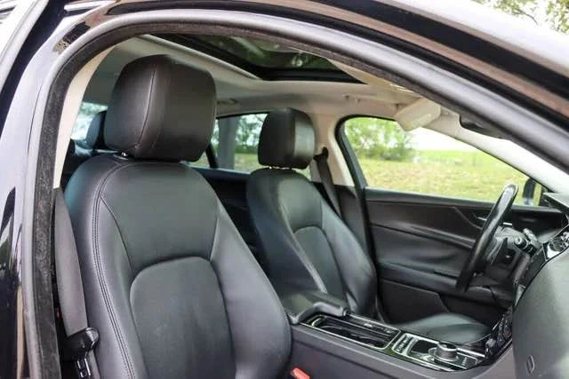 2018 Jaguar XE - Image 9 of 11