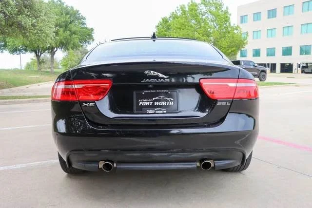 2018 Jaguar XE - Image 5 of 11