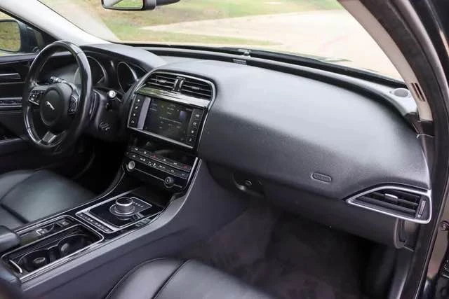 2018 Jaguar XE - Image 10 of 11