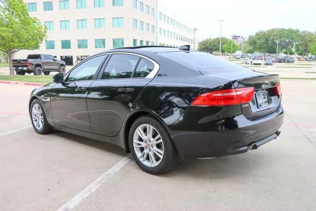 2018 Jaguar XE - Image 4 of 11