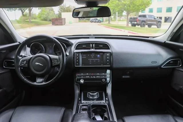 2018 Jaguar XE - Image 11 of 11