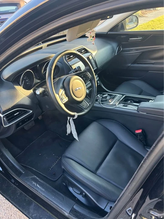 2018 Jaguar XE - Image 3 of 3