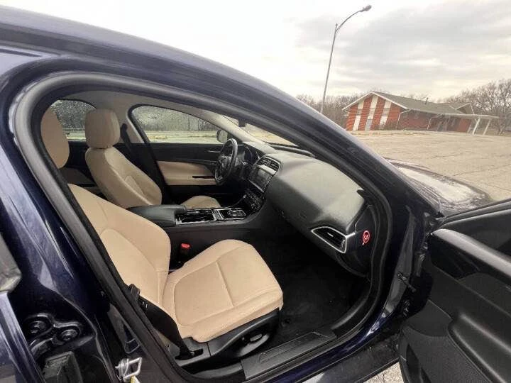 2018 Jaguar XE - Image 9 of 12