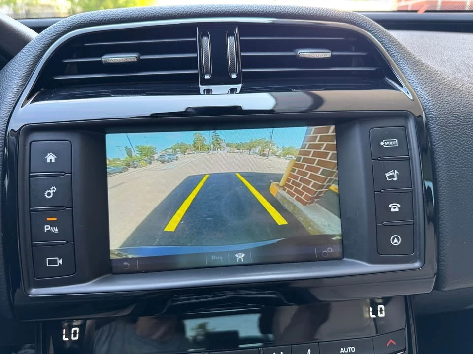 2018 Jaguar XE - Image 15 of 20