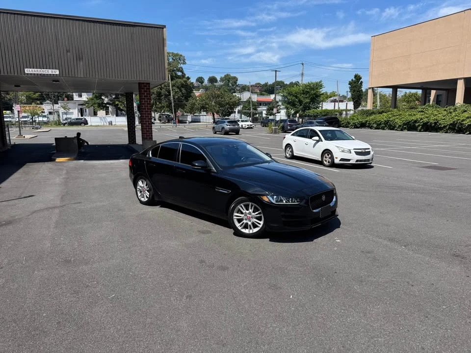 2018 Jaguar XE - Image 6 of 20