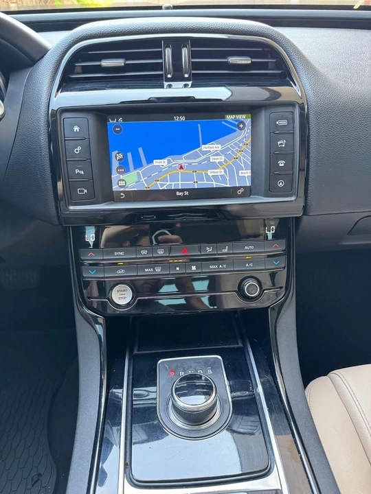 2018 Jaguar XE - Image 14 of 20