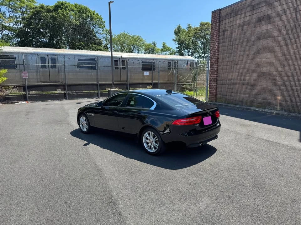 2018 Jaguar XE - Image 9 of 20