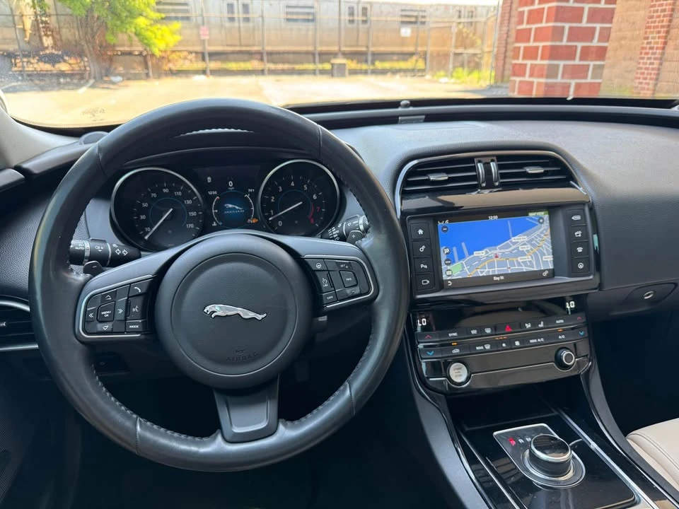 2018 Jaguar XE - Image 13 of 20