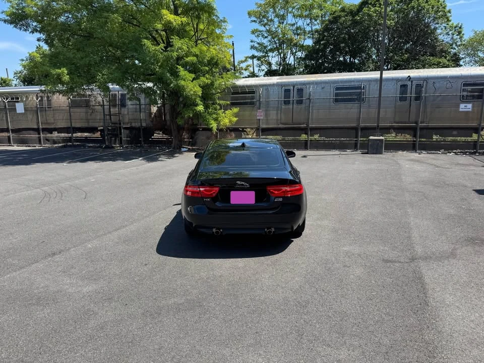 2018 Jaguar XE - Image 8 of 20