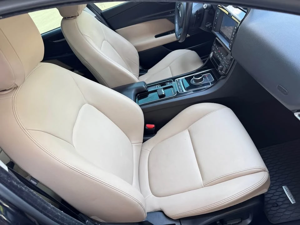 2018 Jaguar XE - Image 18 of 20