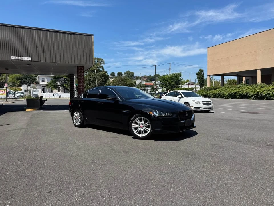 2018 Jaguar XE - Image 5 of 20