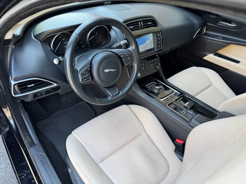 2018 Jaguar XE - Image 10 of 20