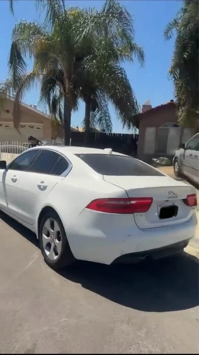 2018 Jaguar XE - Image 4 of 6