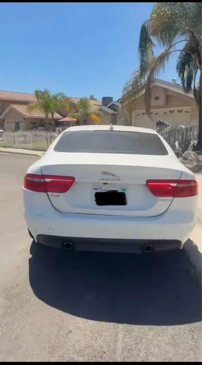 2018 Jaguar XE - Image 3 of 6