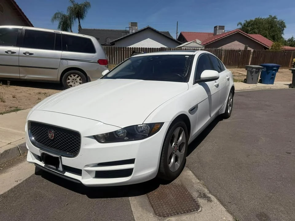 2018 Jaguar XE - Image 2 of 6