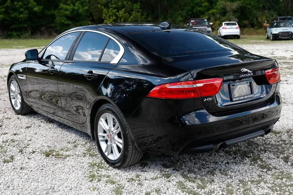 2018 Jaguar XE - Image 7 of 11
