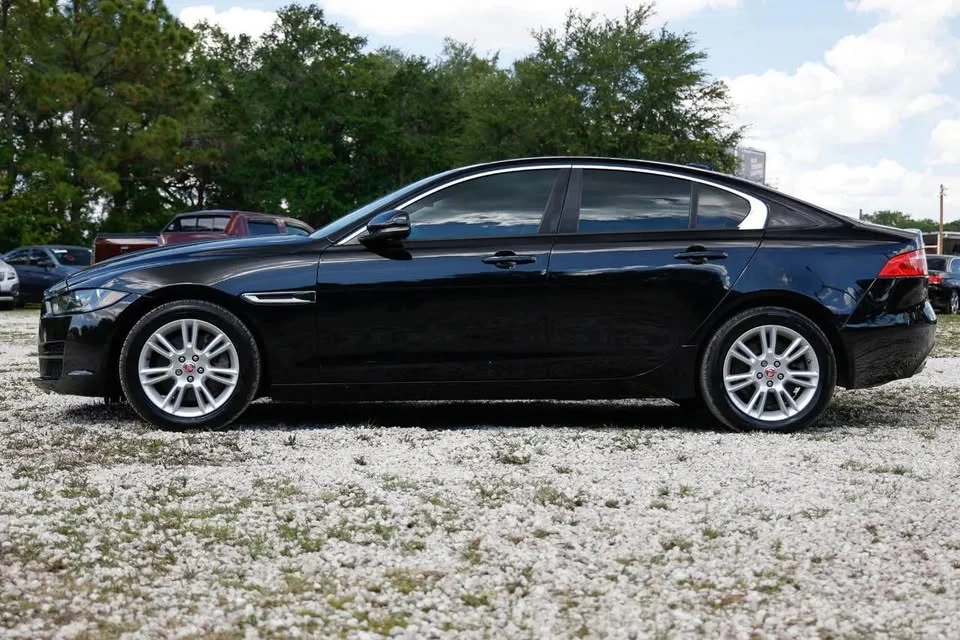 2018 Jaguar XE - Image 9 of 11
