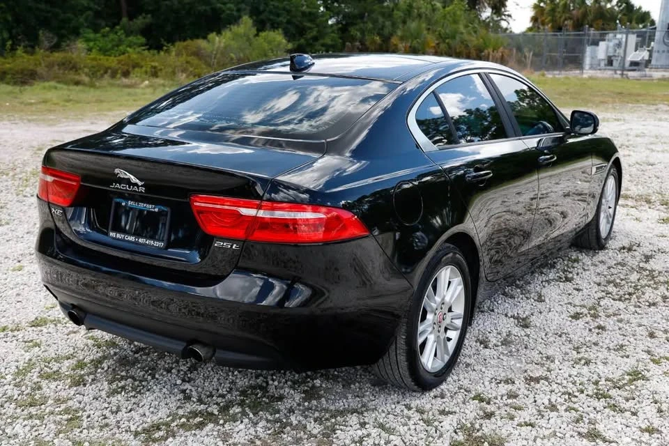 2018 Jaguar XE - Image 3 of 11