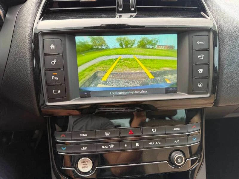 2018 Jaguar XE - Image 15 of 15