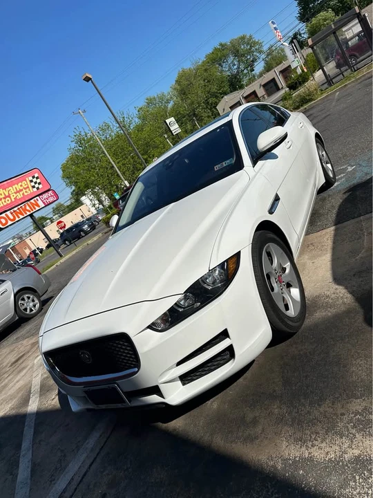 2018 Jaguar XE - Image 2 of 8