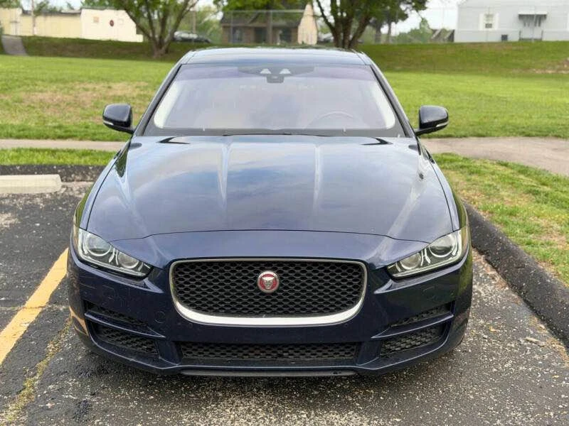 2018 Jaguar XE - Image 5 of 15