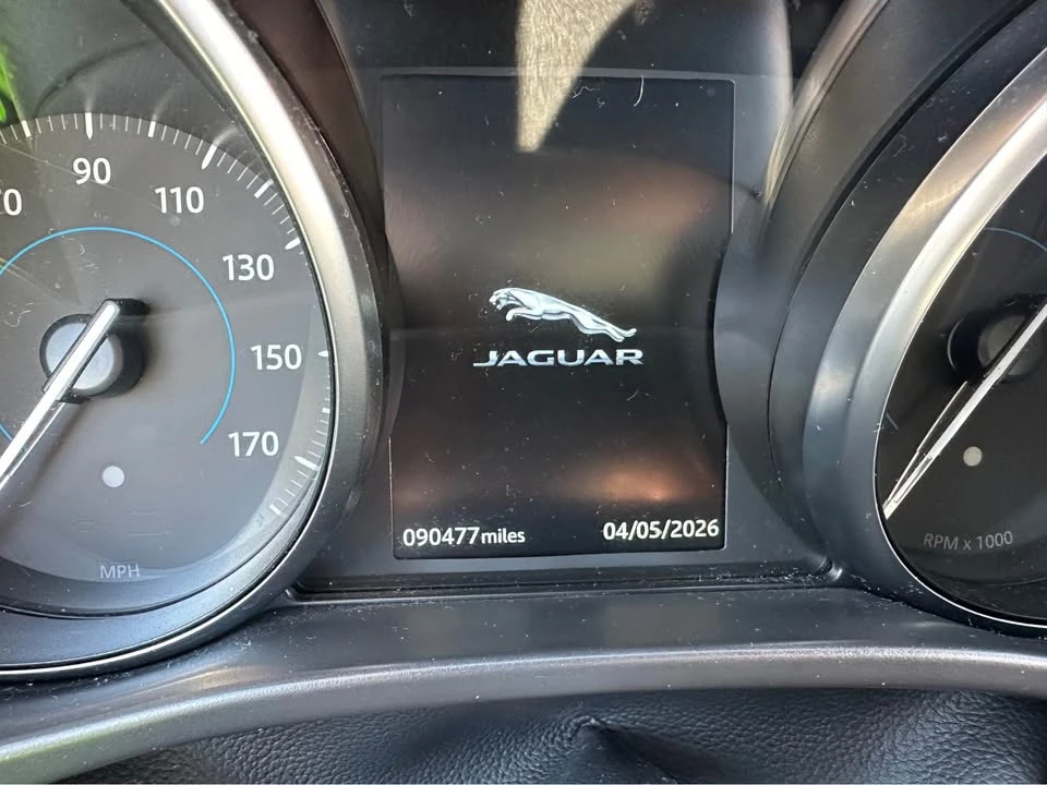 2018 Jaguar XE - Image 8 of 8