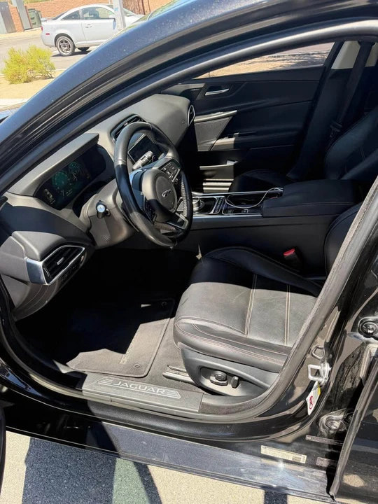 2018 Jaguar XE - Image 4 of 11