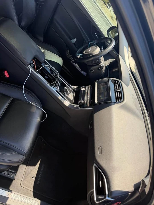 2018 Jaguar XE - Image 6 of 11