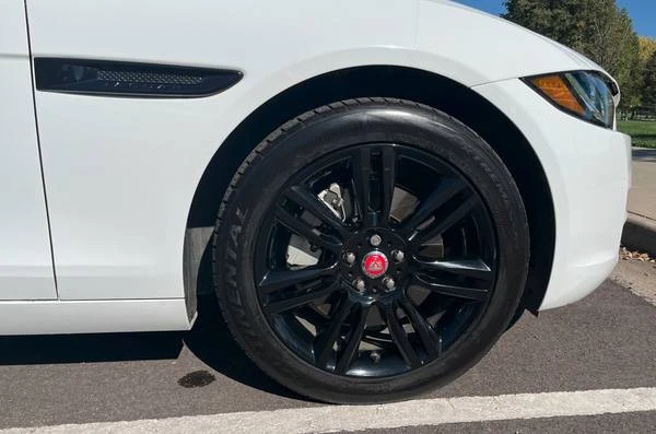2018 Jaguar XE - Image 3 of 21