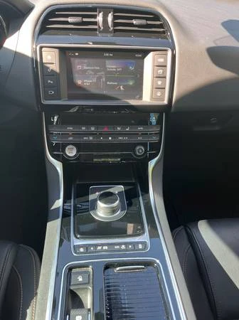 2018 Jaguar XE - Image 15 of 21