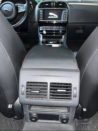 2018 Jaguar XE - Image 18 of 21