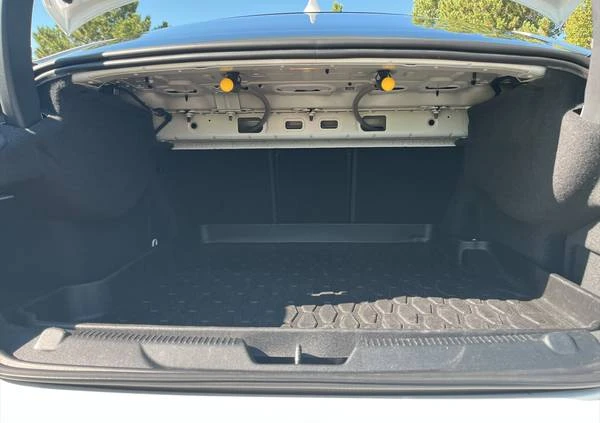 2018 Jaguar XE - Image 10 of 21