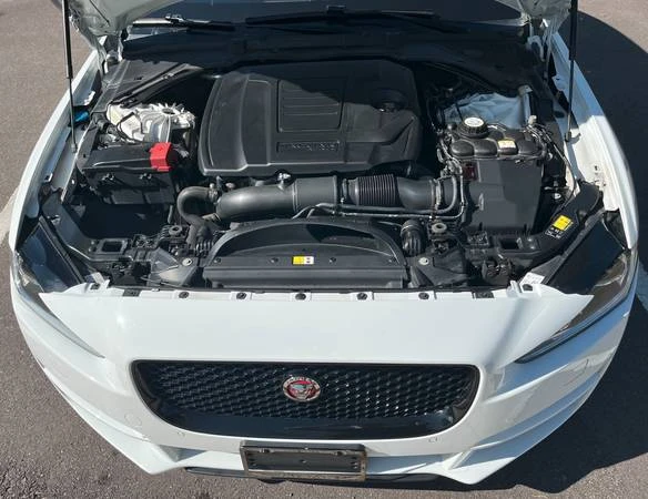 2018 Jaguar XE - Image 17 of 21