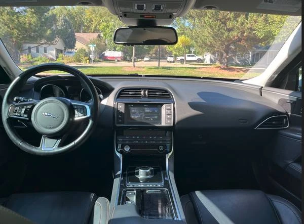 2018 Jaguar XE - Image 4 of 21