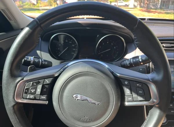 2018 Jaguar XE - Image 14 of 21