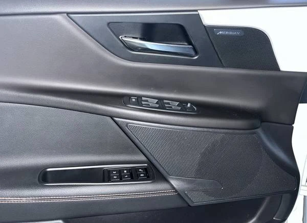 2018 Jaguar XE - Image 20 of 21
