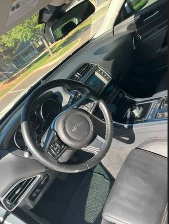 2018 Jaguar XE - Image 13 of 21