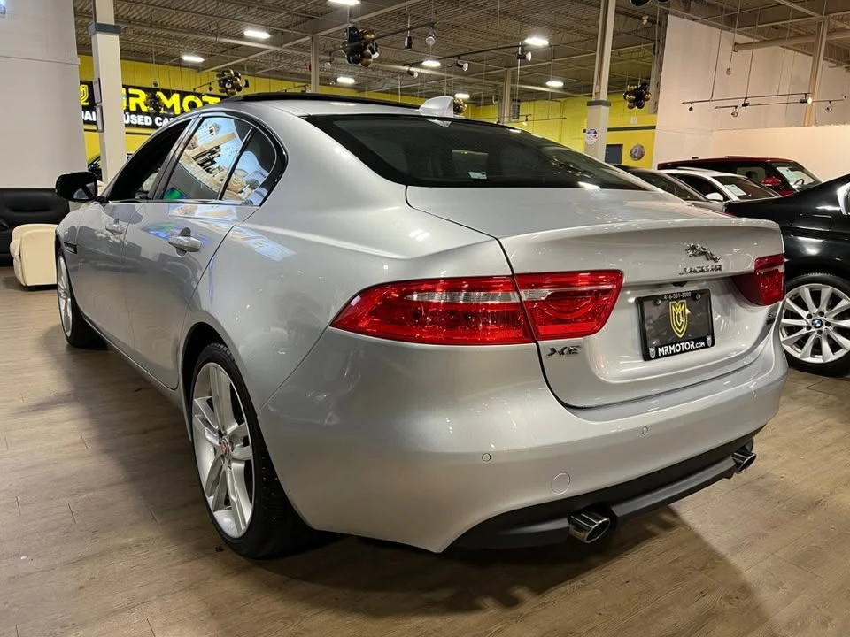 2018 Jaguar XE - Image 5 of 10