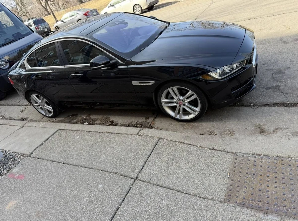 2018 Jaguar XE - Image 5 of 9