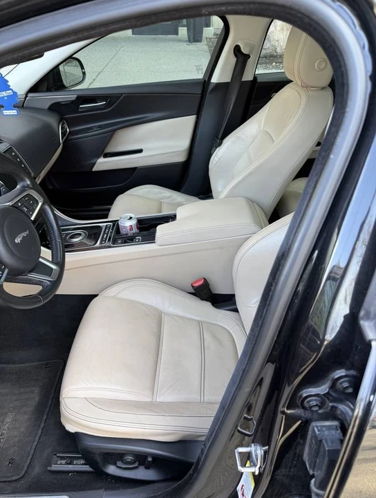 2018 Jaguar XE - Image 7 of 9