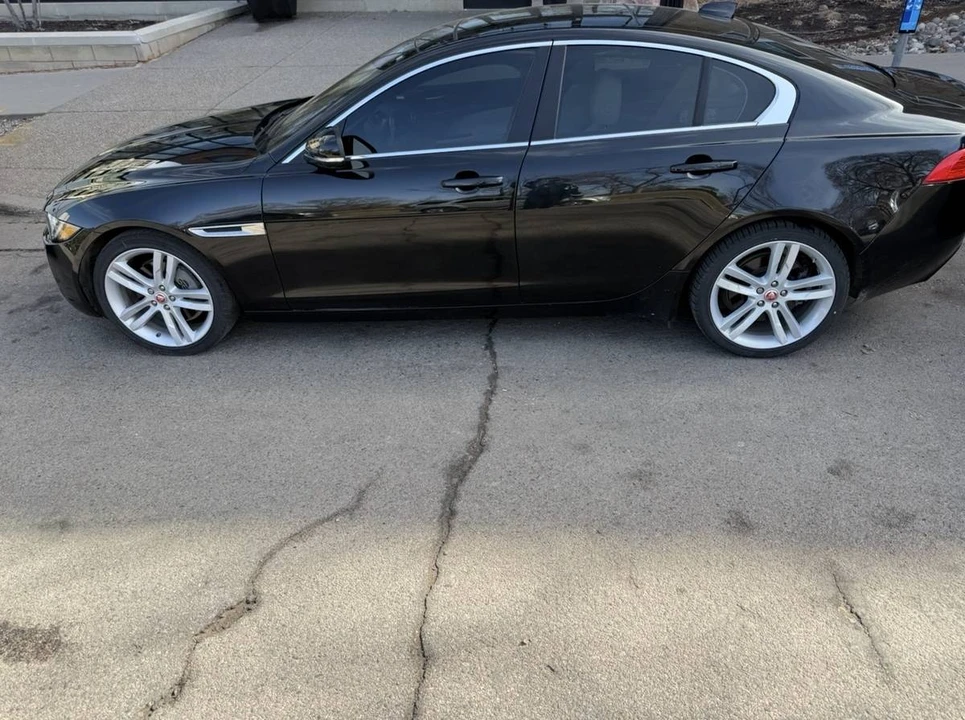 2018 Jaguar XE - Image 4 of 9