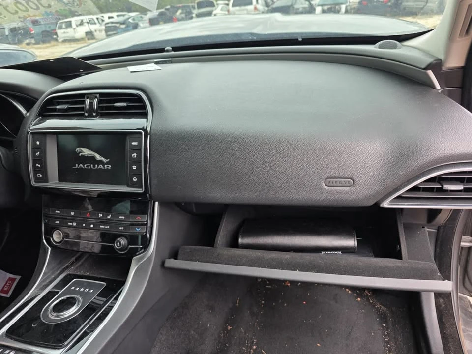 2018 Jaguar XE - Image 8 of 13