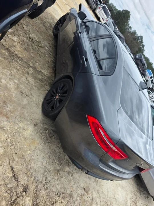 2018 Jaguar XE - Image 4 of 13
