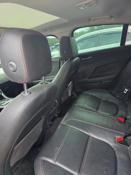 2018 Jaguar XE - Image 10 of 13