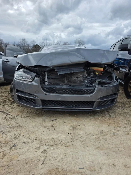 2018 Jaguar XE - Image 2 of 13