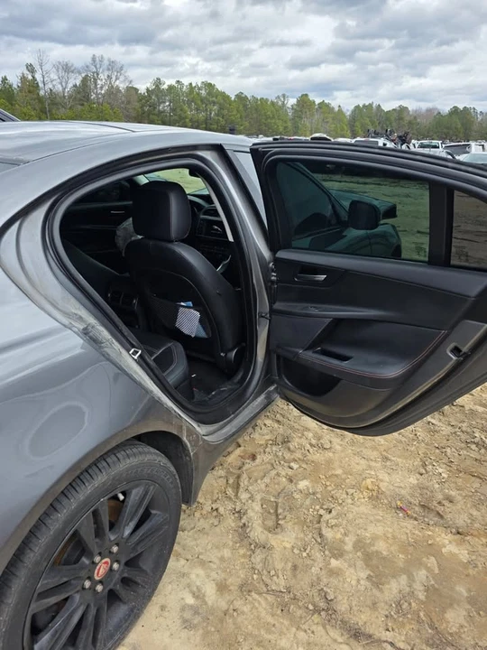 2018 Jaguar XE - Image 12 of 13