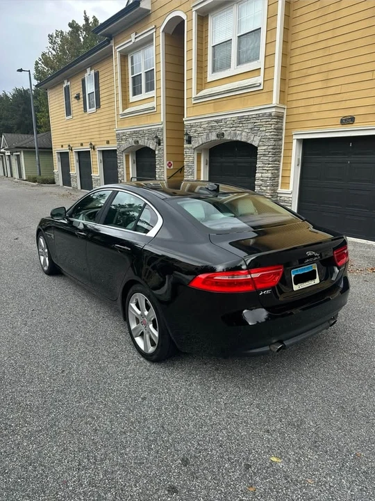 2018 Jaguar XE - Image 3 of 14